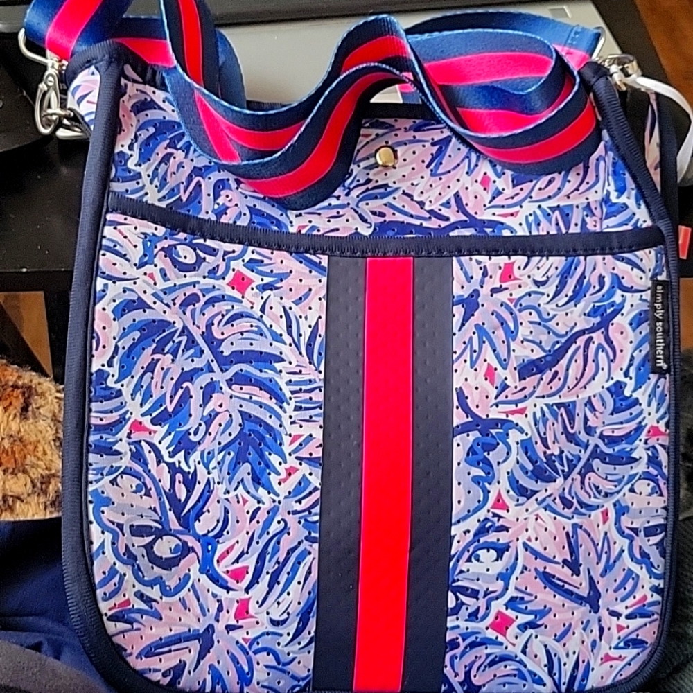 Multicolor leaf patterned bag